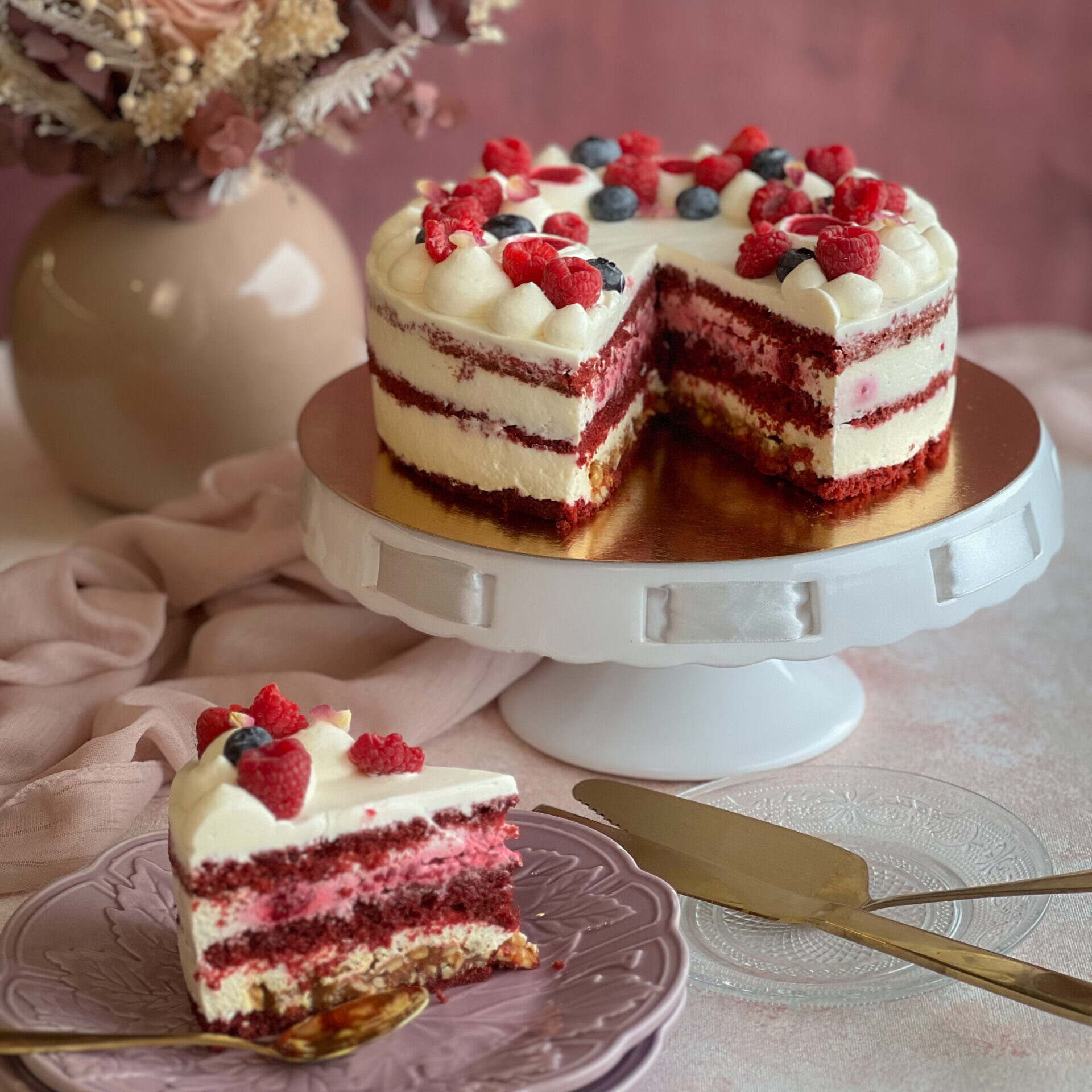 Veebikoolitus “Red velvet karamelli ja vaarikatega”