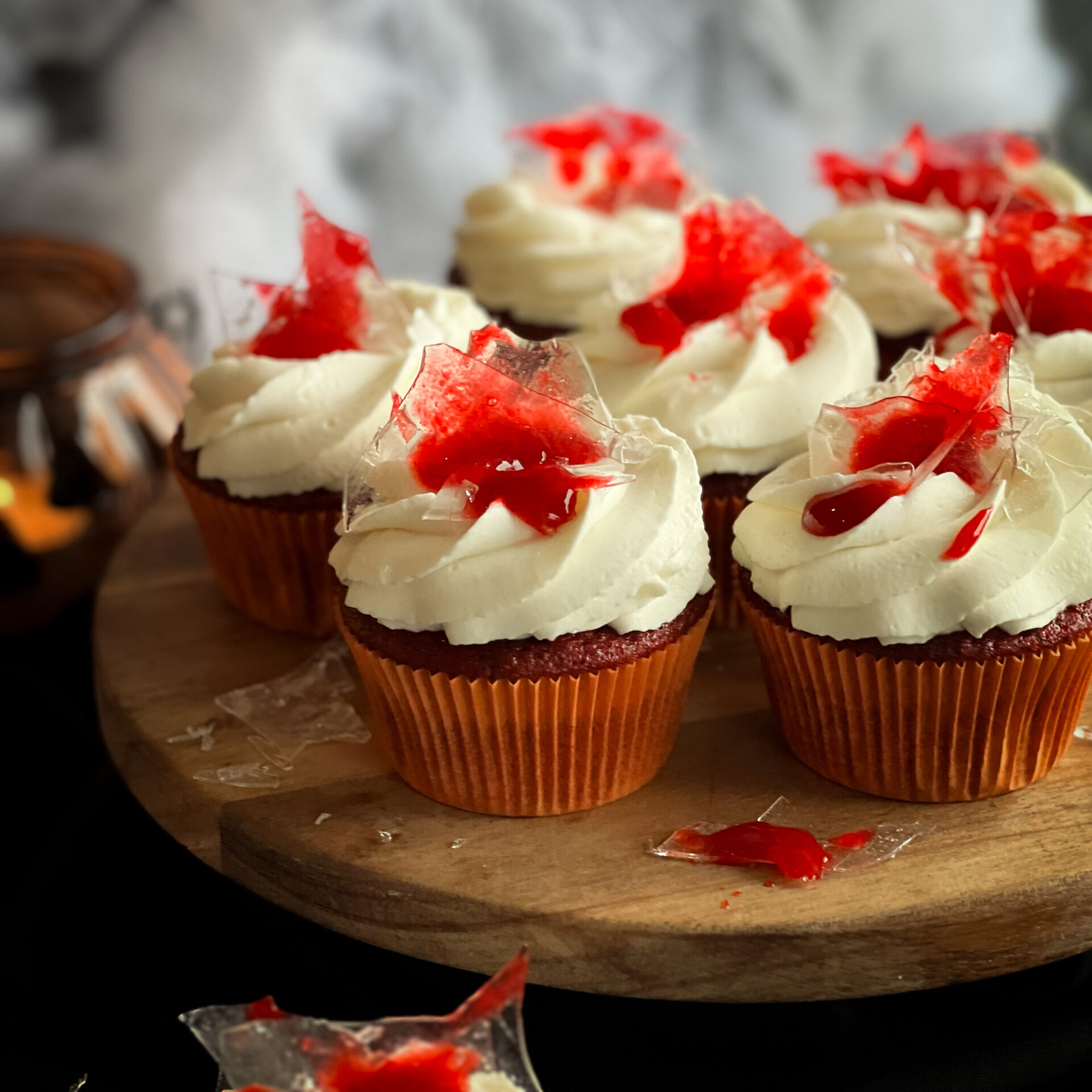 Red velvet tassikoogid vaarikamoosiga